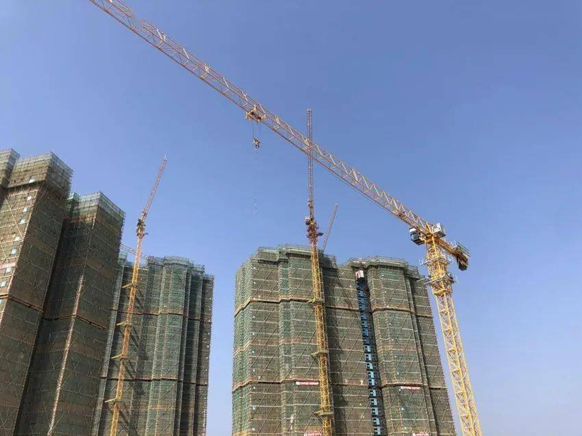 水口某建筑工地塔吊上有人員被困,情況十分危急&hellip;_救援